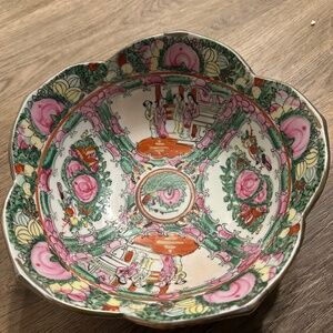 Antique Chinese Lotus rose medallion Famille rose bowl